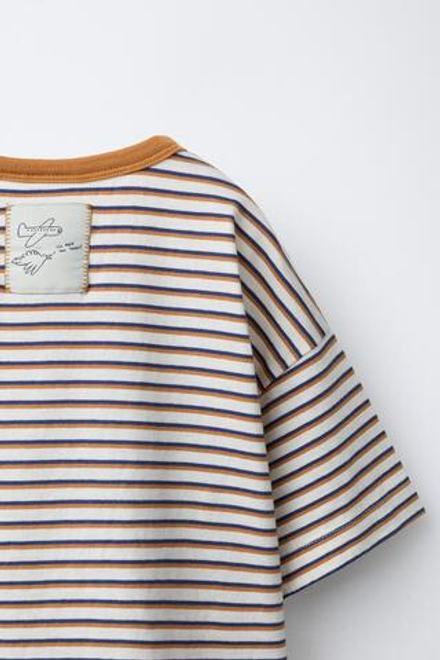 ZARA ФУТБОЛКА В ПОЛОСКУ ORFAYO ©, СВЕТЛО-КОРИЧНЕВЫЙ
