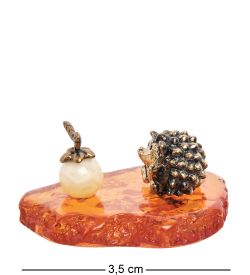 Народные промыслы AM- 285 Фигурка «Ежонок с яблоком» мал. (латунь, янтарь)