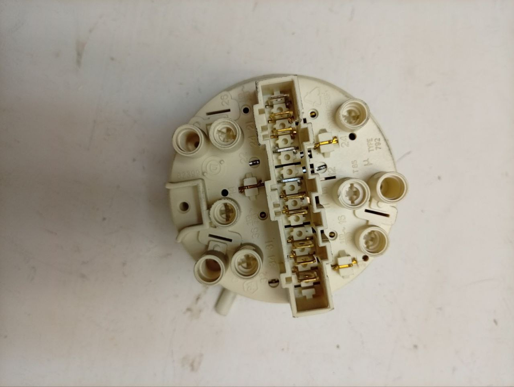 EWT1221 кт12 Датчик уровня для стиральной машины Electrolux 7930070 б/у