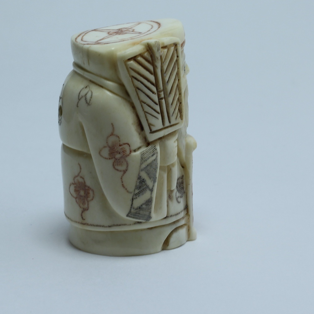 Нэцкэ Дзюродзин с веером и иероглифом Счастье