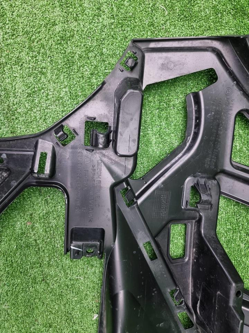 Кронштейн ПТФ правый BMW X1 F48 (2019-2022)