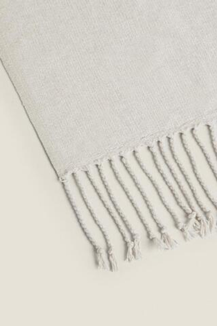 ZARA HOME ПЛЕД ИЗ СИНЕЛИ, СВЕТЛО-СЕРЫЙ