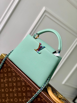 Louis Vuitton Capucines BB