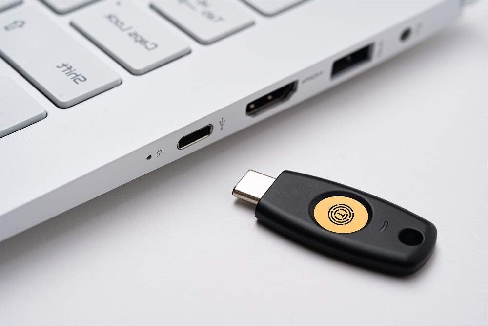 TrustKey T120 — Аппаратный ключ безопасности FIDO2/U2F Двухфакторная аутентификация (2FA) с поддержкой USB-C и технологии Passkey
