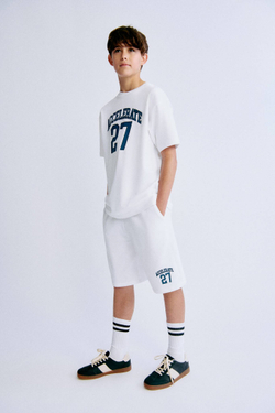 H&M Комплект из футболки и шорт с принтом, белый