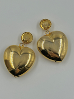 Массивные клипсы с подвесками в виде сердец Moschino