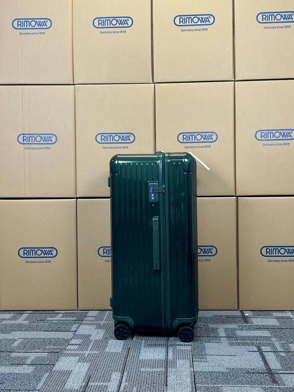 Дорожный чемодан Rimowa Trunk Plus