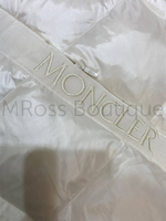 Женский белый удлиненный пуховик Moncler (Монклер) премиум класса
