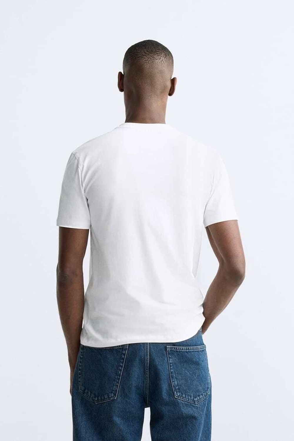 ZARA БАЗОВАЯ ФУТБОЛКА С V-ОБРАЗНЫМ ВЫРЕЗОМ, БЕЛЫЙ