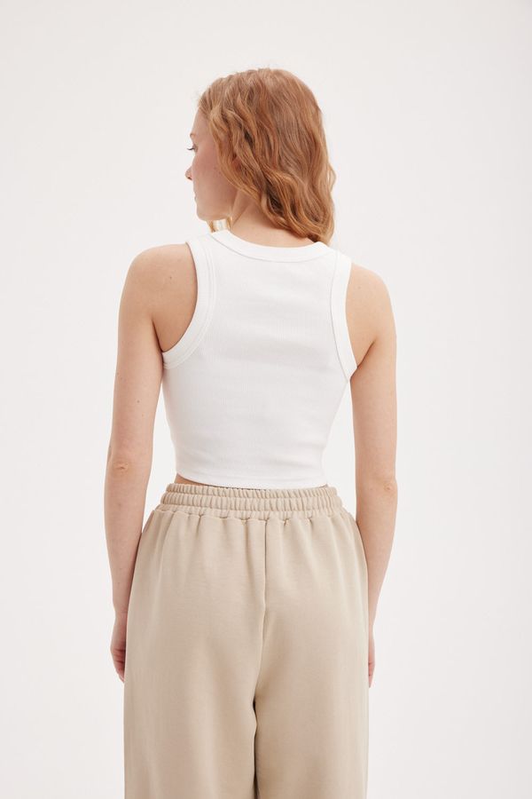 Топ халтер укороченный 