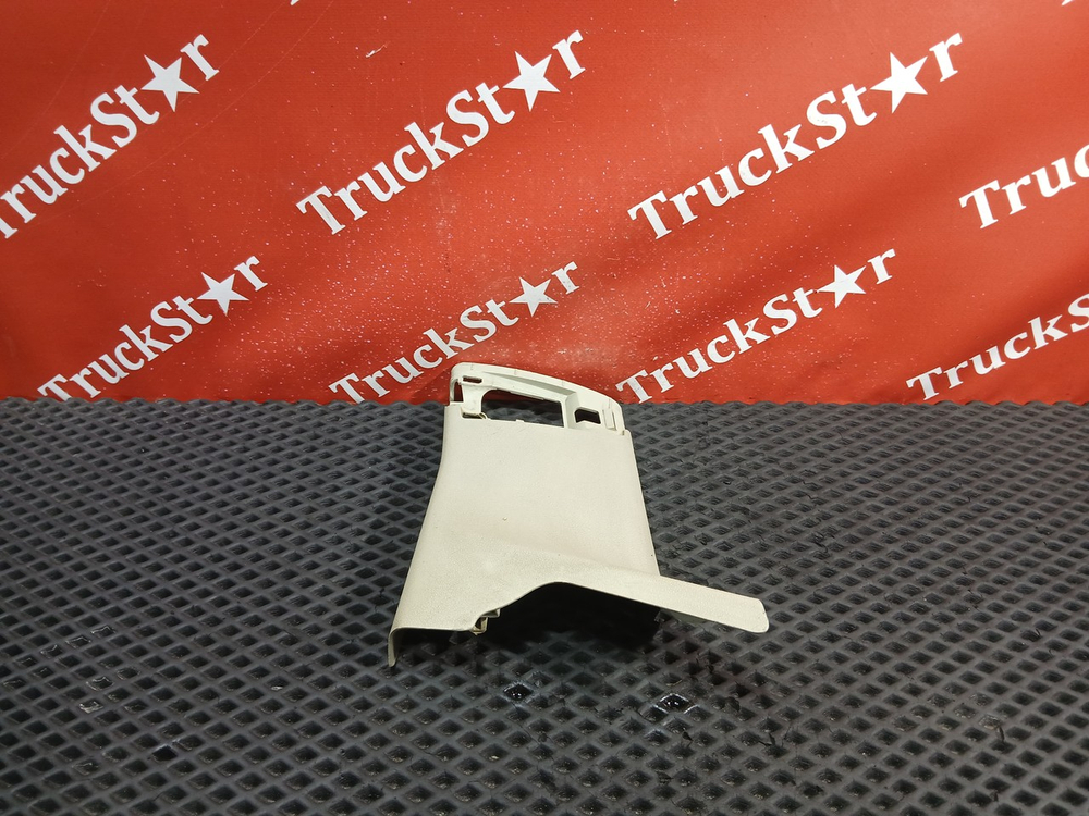 Накладка на заднюю стойку левая