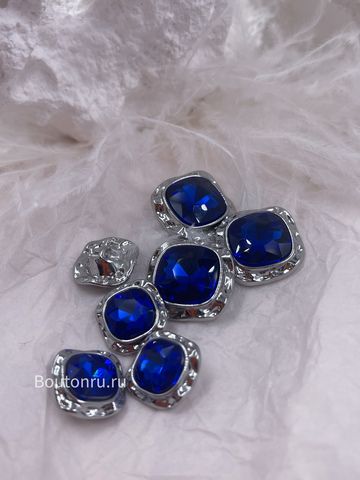 Пуговицы серебристые мягкий квадрат с крупным синим камнем
