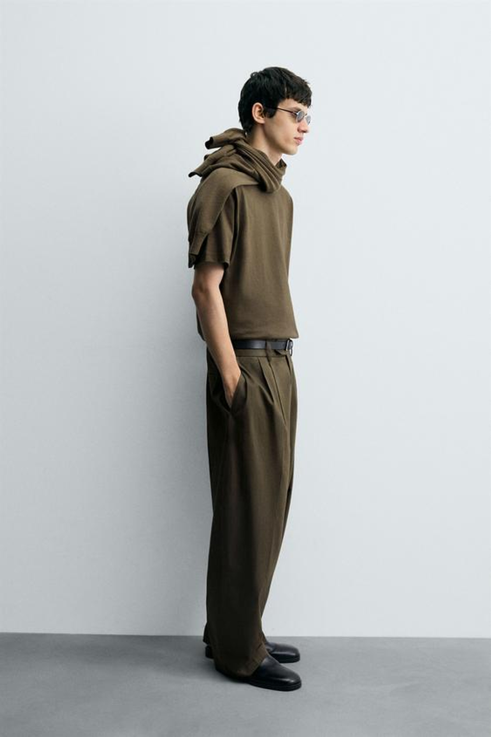 ZARA БРЮКИ RELAXED FIT СО СКЛАДКАМИ, СВЕТЛЫЙ ХАКИ