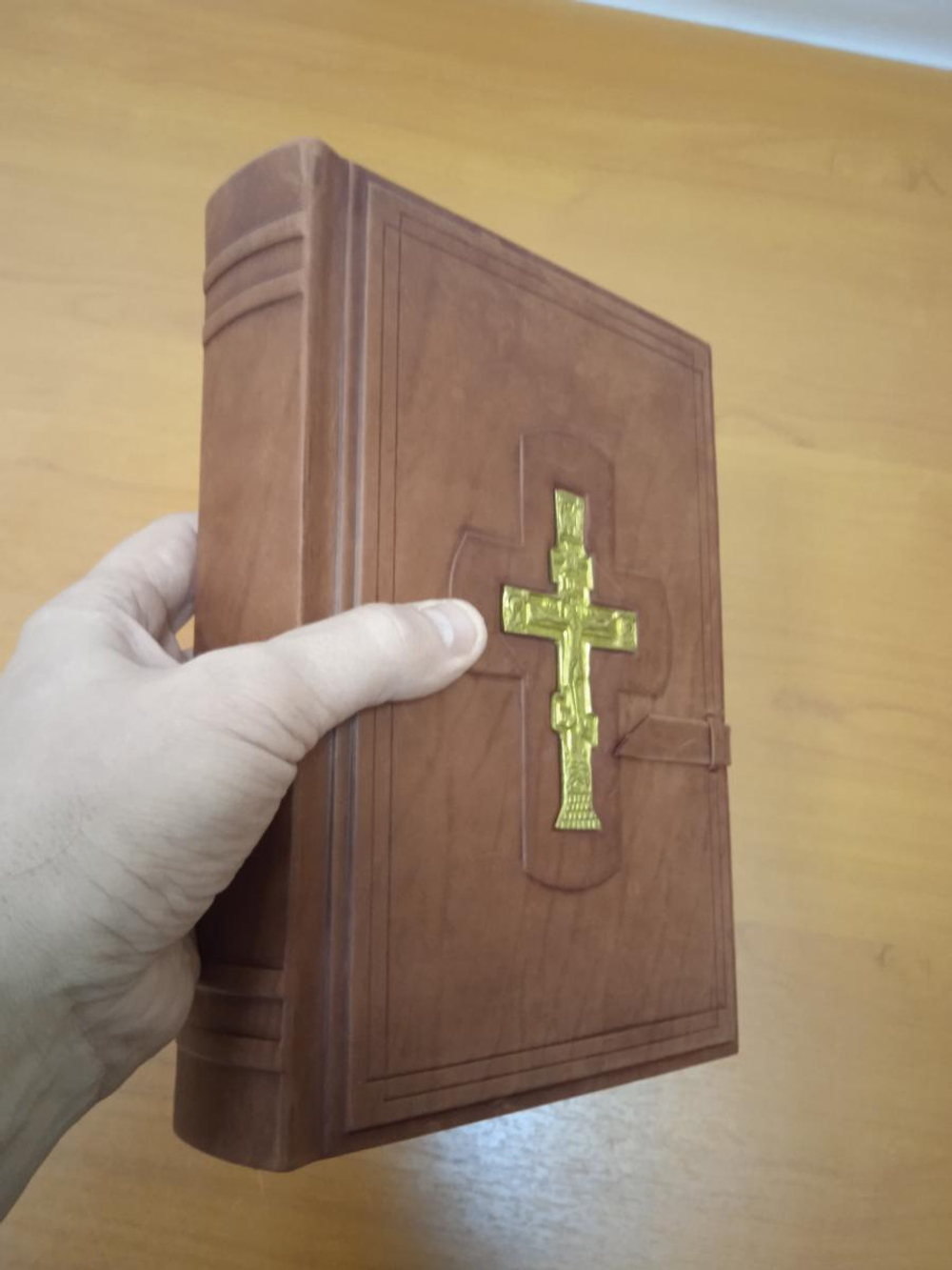 "Библия" Книга подарочная в кожаном переплете с хлястиком для фиксации