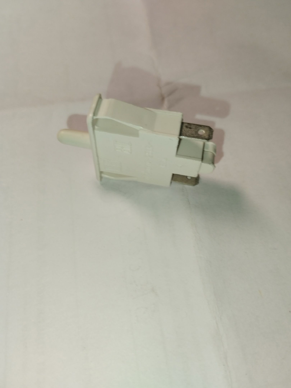 Выключатель света для холодильника самсунг DA34-10138J 2 контакта.