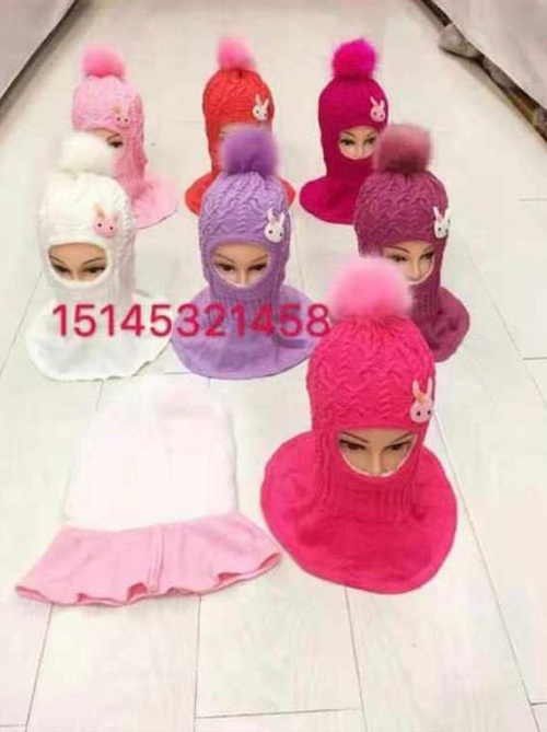 Детская вязаная балаклава с помпоном