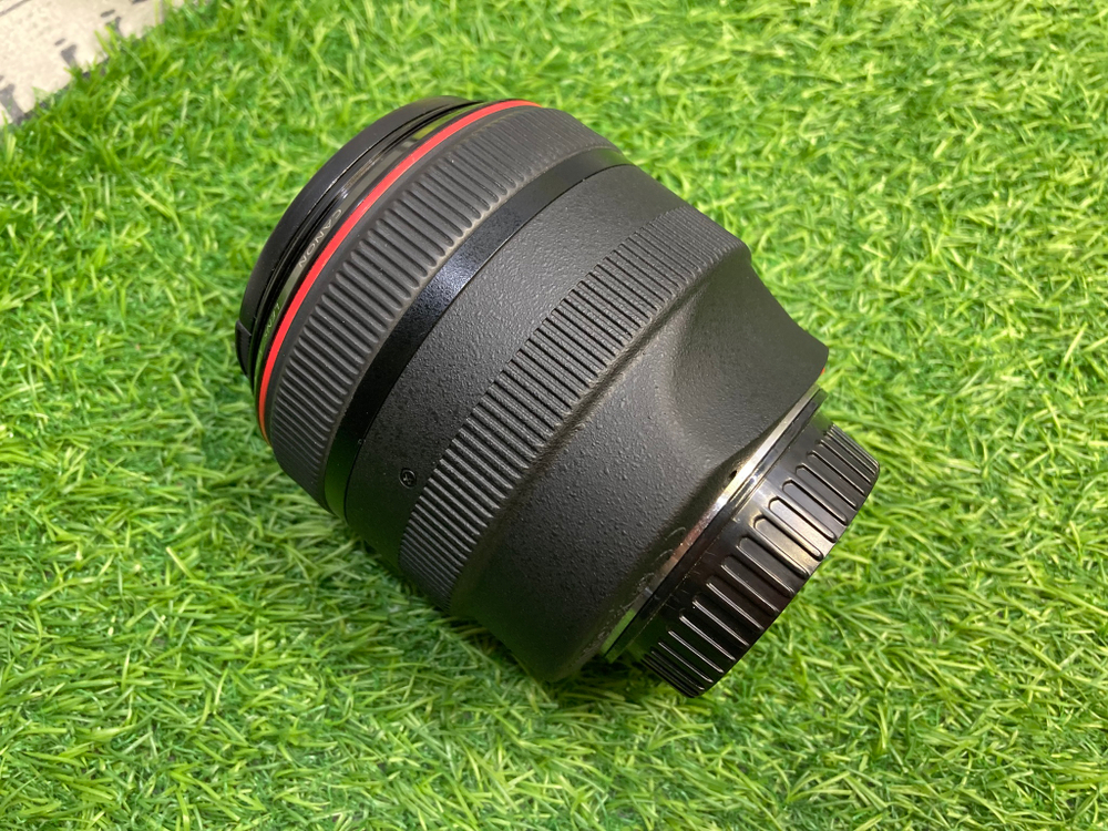 Canon EF 85mm 1.2L II USM