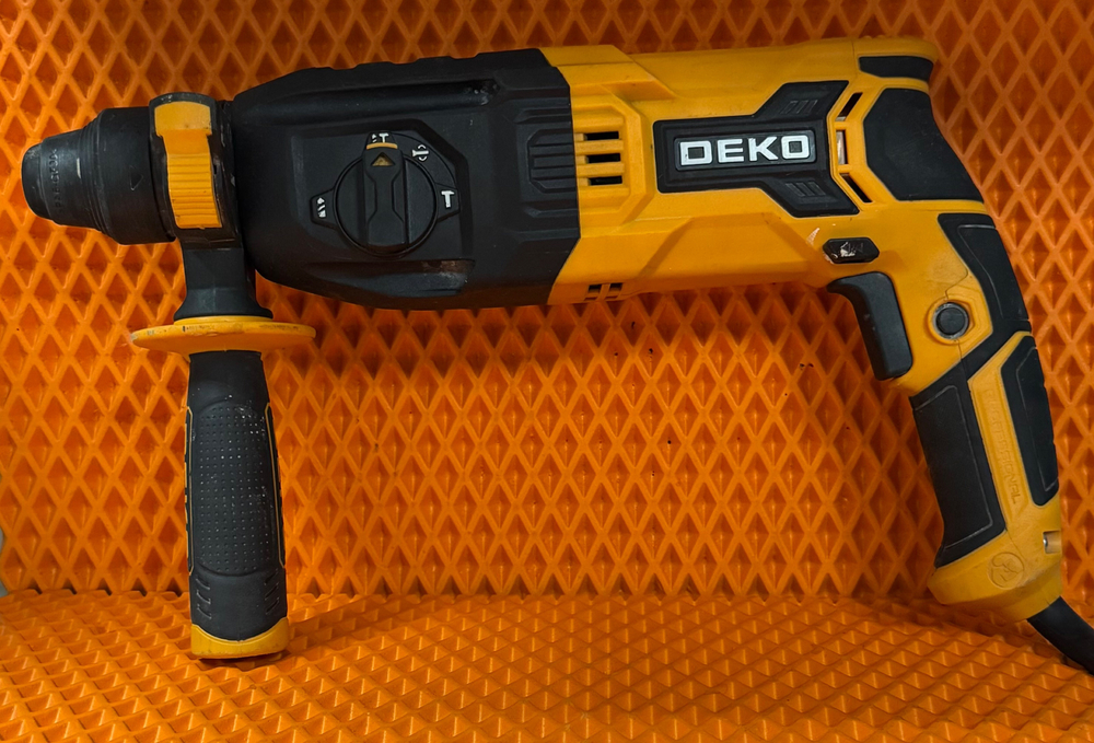 Перфоратор DEKO zkh1000w