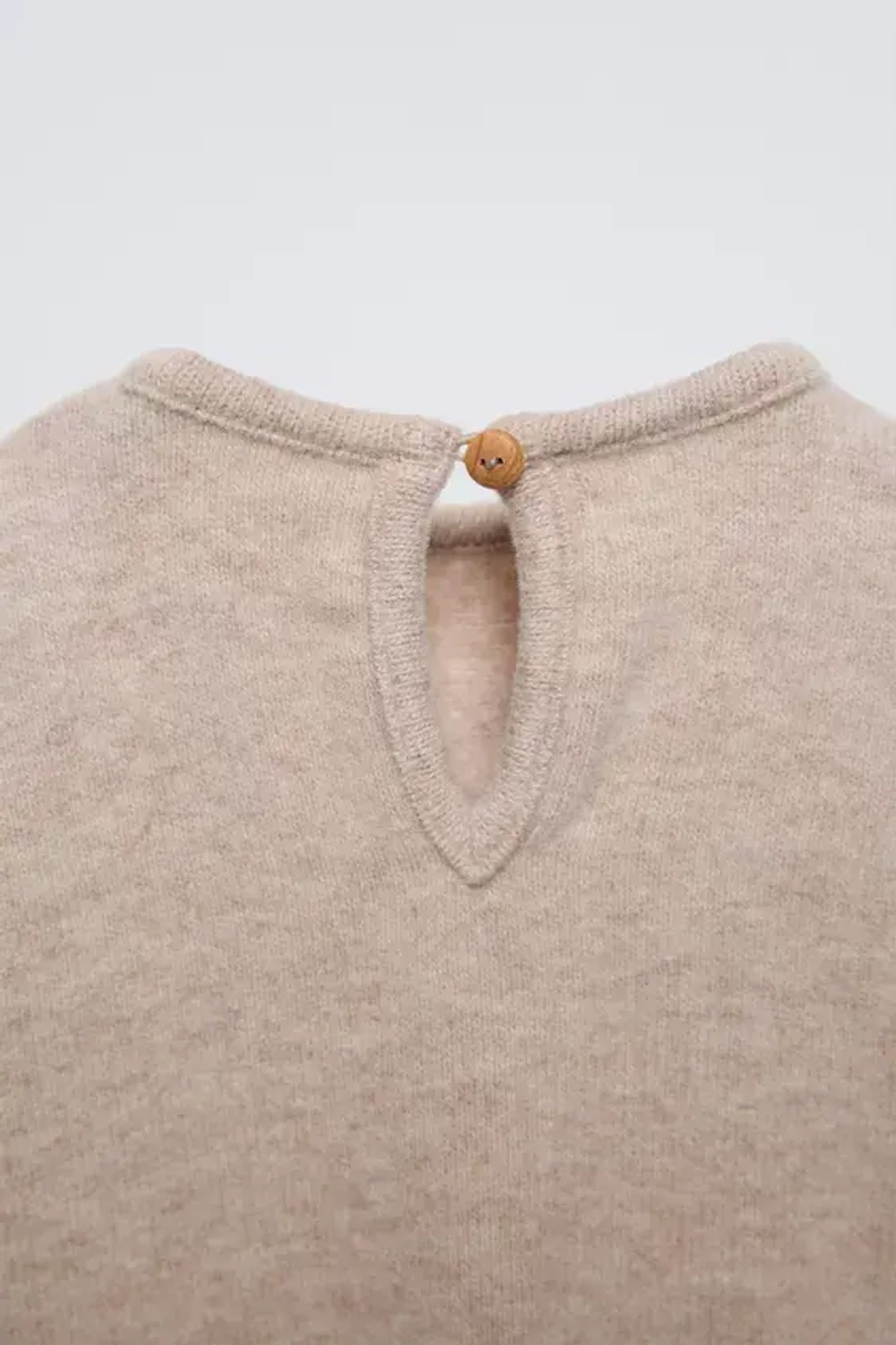 ZARA ФУТБОЛКА ИЗ ТКАНИ SOFT TOUCH, СВЕТЛО-БЕЖЕВЫЙ