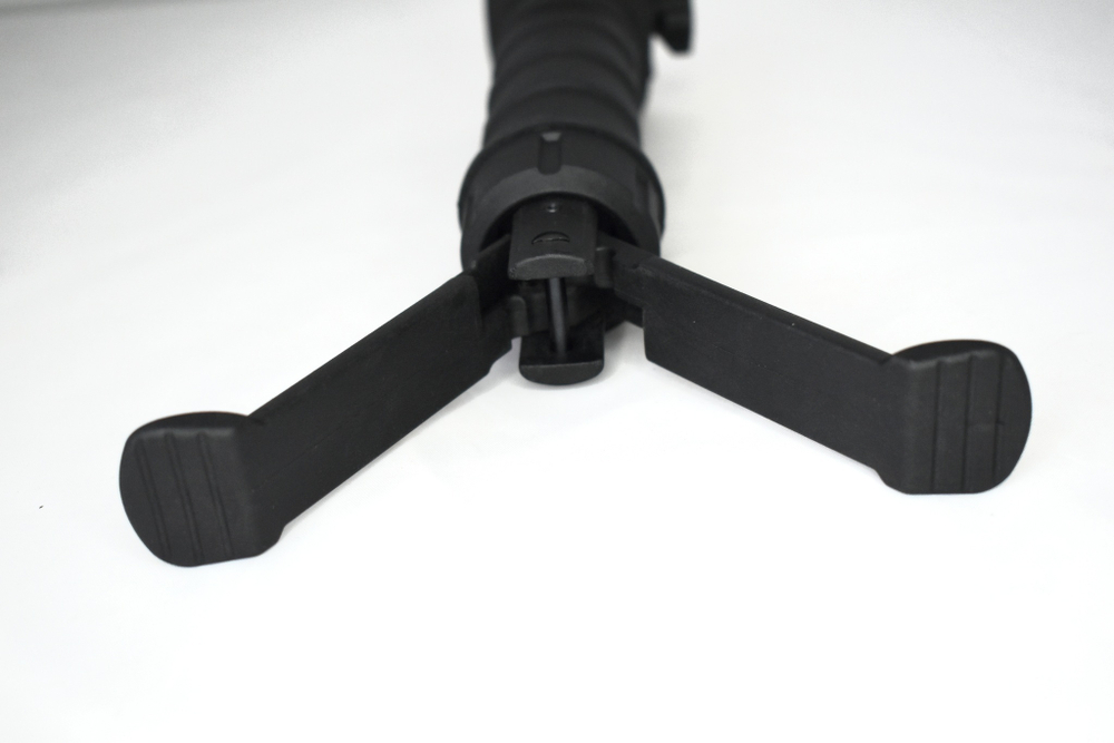 Тактическая рукоятка-бипод с раскладными сошками