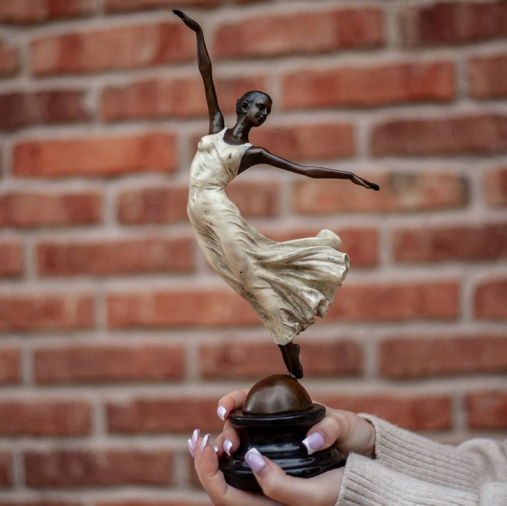 Бронзовая статуэтка