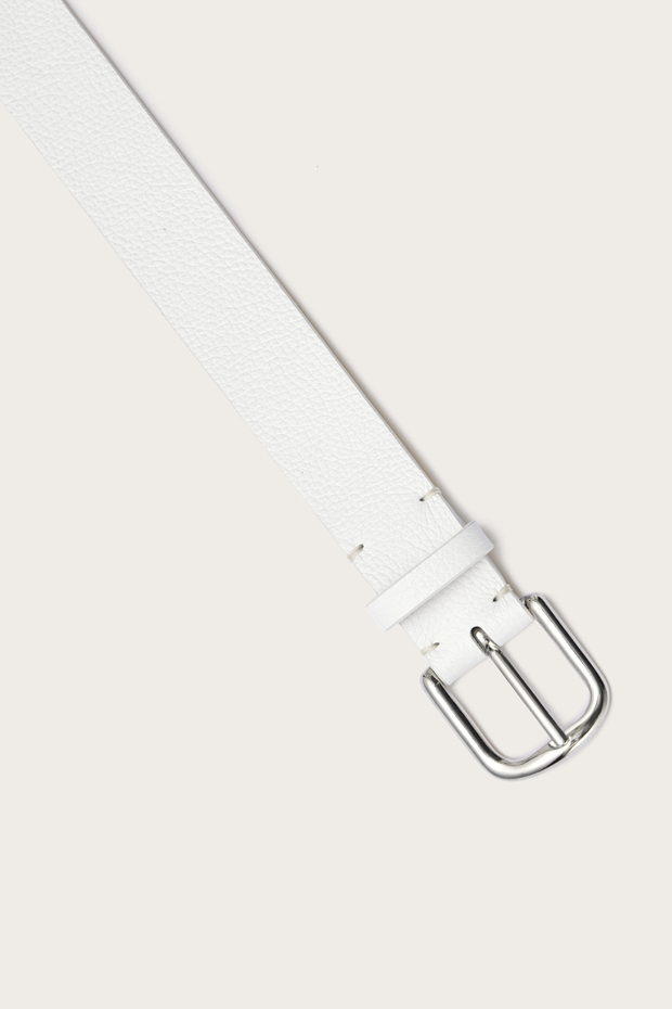 Ремень из кожи с металлической пряжкой