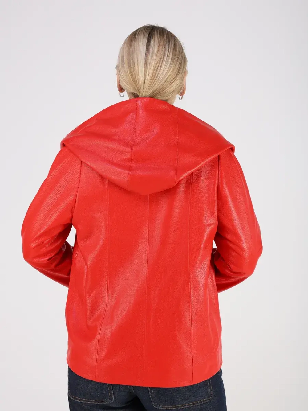 Кожаная куртка демисезонная с капюшоном