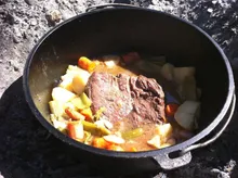 Жаровня чугунная на ножках, 26 см, 4.8 л, угольная, Lodge