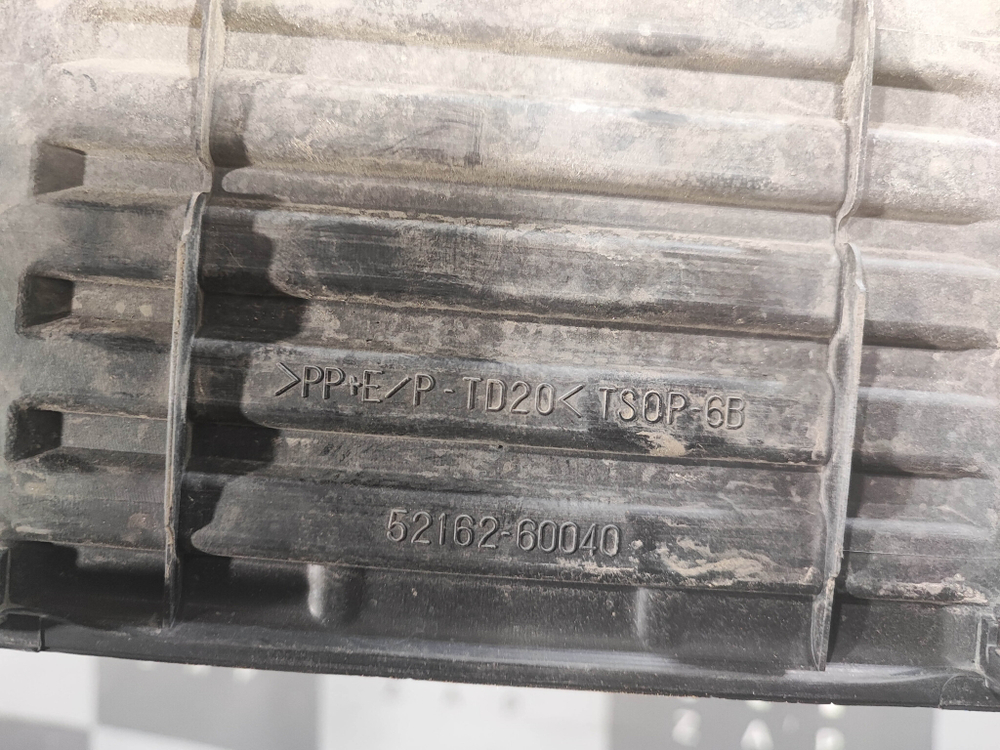 Накладка заднего бампера Toyota Land Cruiser 200 БУ Оригинал 5216260040