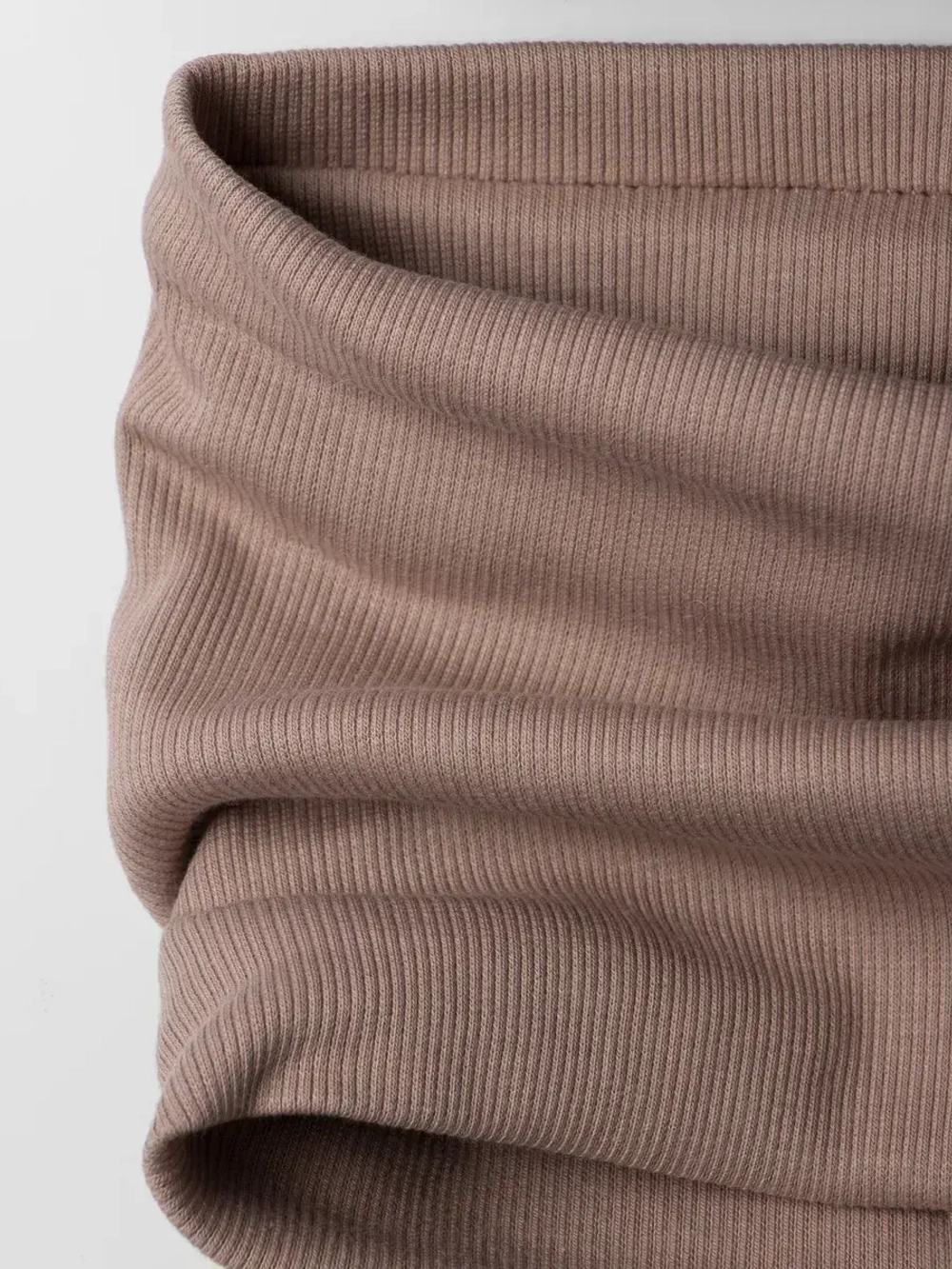 Шапка детская со снудом на осень