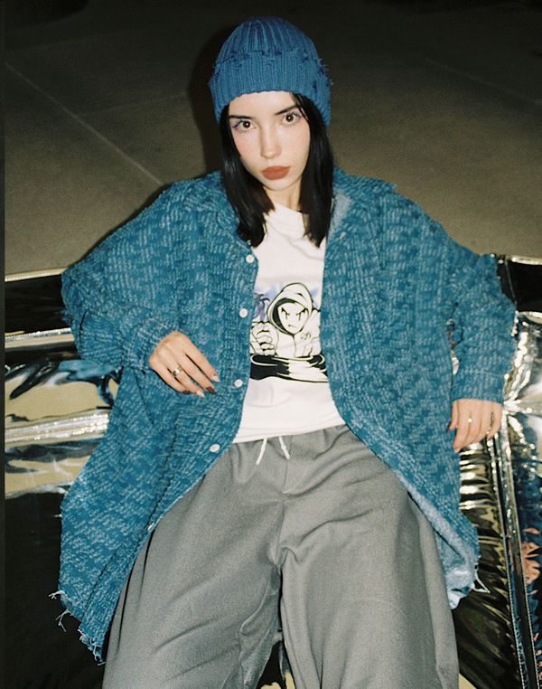 Рубашка джинсовая с рваным низом - фото 4