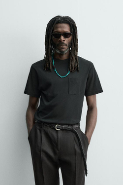 ZARA X AARON LEVINE ФУТБОЛКА С КАРМАНОМ, ЧЕРНЫЙ