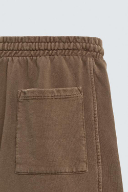 ZARA БАЗОВЫЕ ШОРТЫ-ДЖОГГЕРЫ С ЭФФЕКТОМ ПОТЕРТОСТИ, КОРИЧНЕВЫЙ