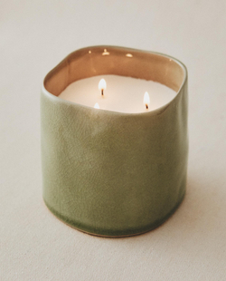 Zara Home Свеча ароматическая Musky Petals 430 г, растительный воск, аромат цветочный древесный, Розовый