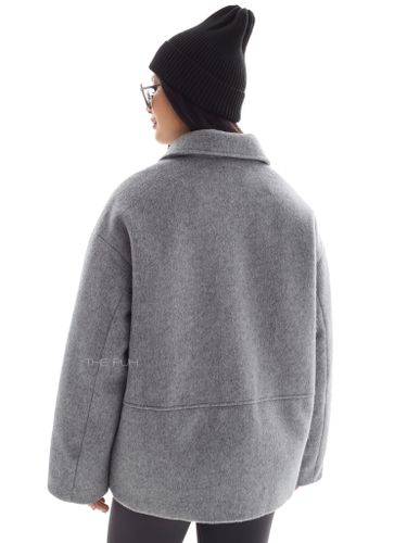 Короткая шерстяная куртка-пальто в сером цвете
