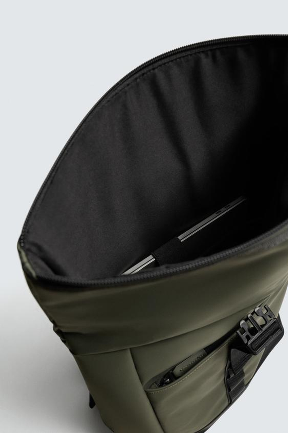 ZARA ПРОРЕЗИНЕННЫЙ РЮКЗАК ИЗ ВЫСОКОТЕХНОЛОГИЧНОЙ ТКАНИ, ЗЕЛЕНЫЙ ХАКИ