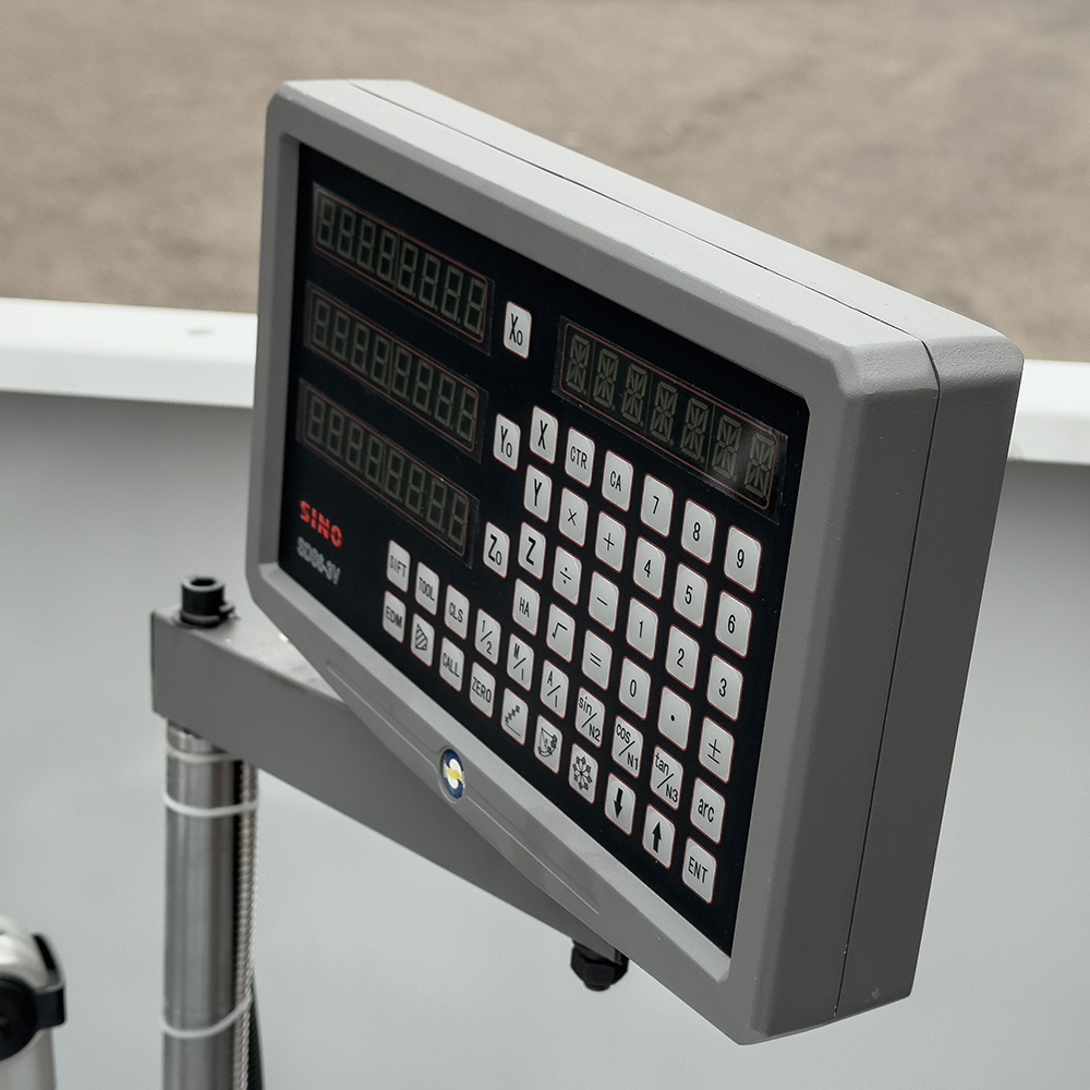 VISPROM SPV-1500/660 универсальный токарный станок с УЦИ