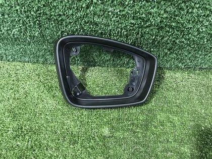 Рамка зеркала правая VW Polo sedan (2010-2020)