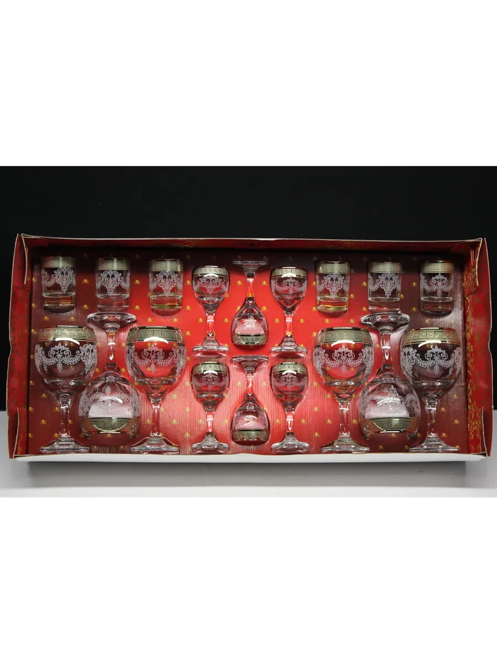 Подарочный набор 18 предметов с фужером