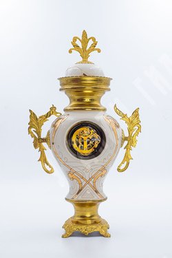 Фарфоровый часовой гарнитур с двумя жирандолями. Франция. Нач. XX в.