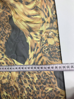 Палантин с хищным принтом для яркого акцента