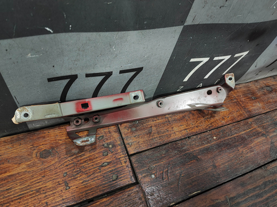 Кронштейн крыла переднего правого LADA Granta 18-нв Б/У Оригинал 8450104278