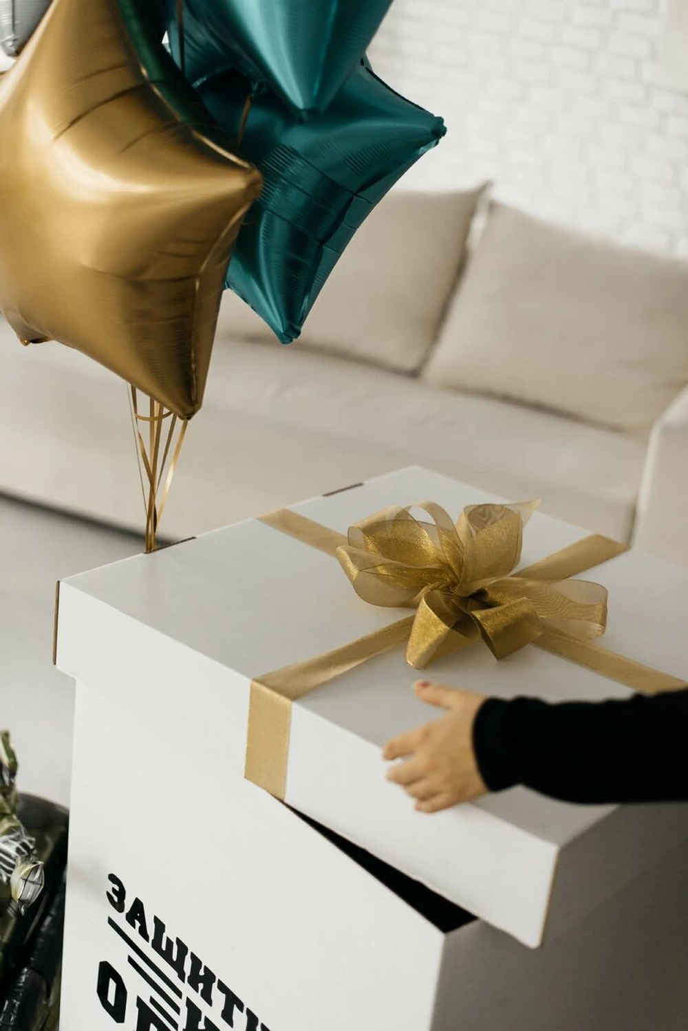 Композиция из воздушных шаров "Защита и опора"