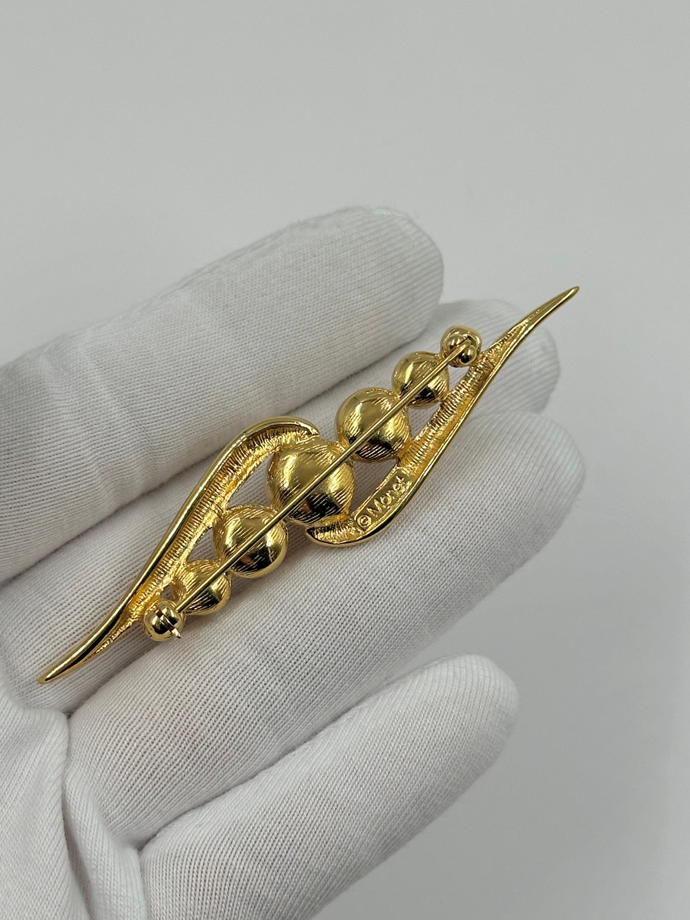 Брошь с «жемчугом» Monet