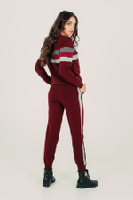 Спортивный костюм с широкими манжетами розница