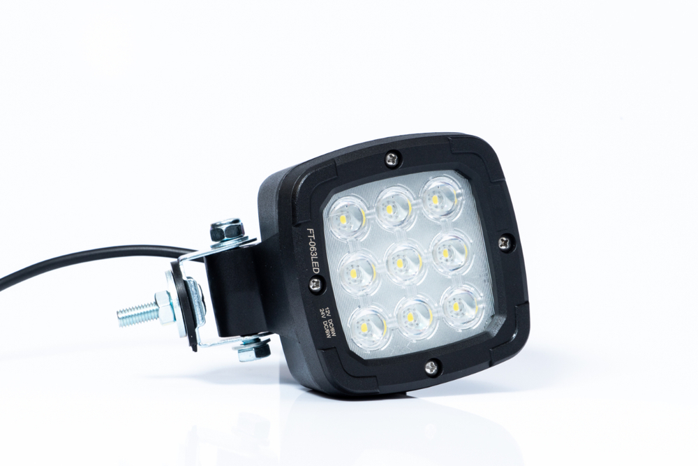 Рабочая фарa Fristom FT-063 LED минимальная мощностью 1800 лм, 9 диодов