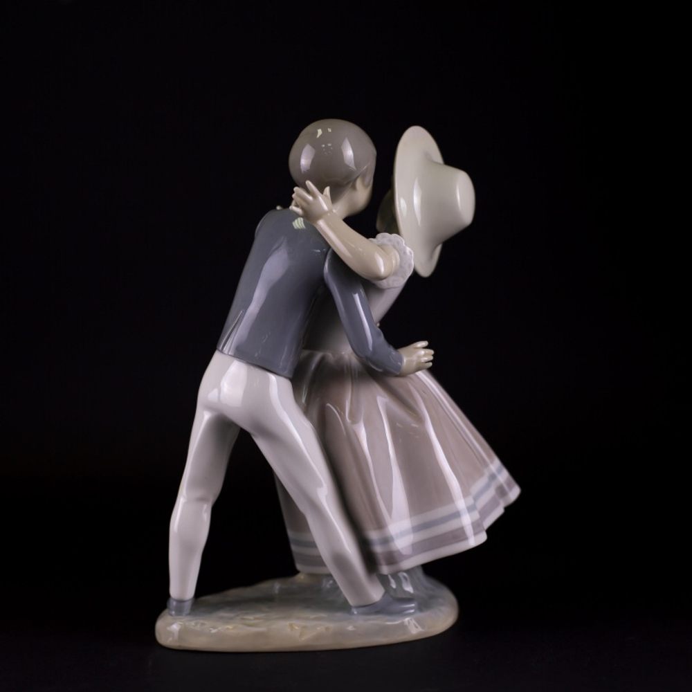 «Первый поцелуй