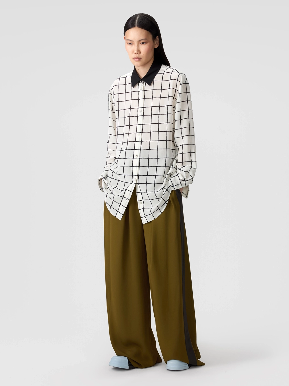 Шелковая рубашка в клетку с черным воротничком OLA OLA