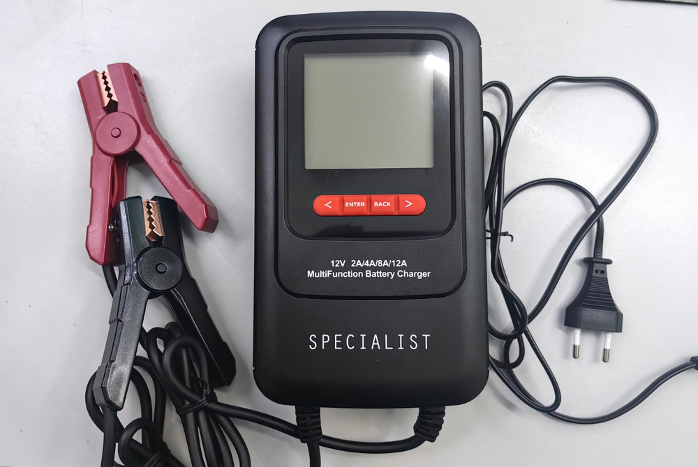 Автоматическое зарядное устройство BERKUT Specialist BC-12A