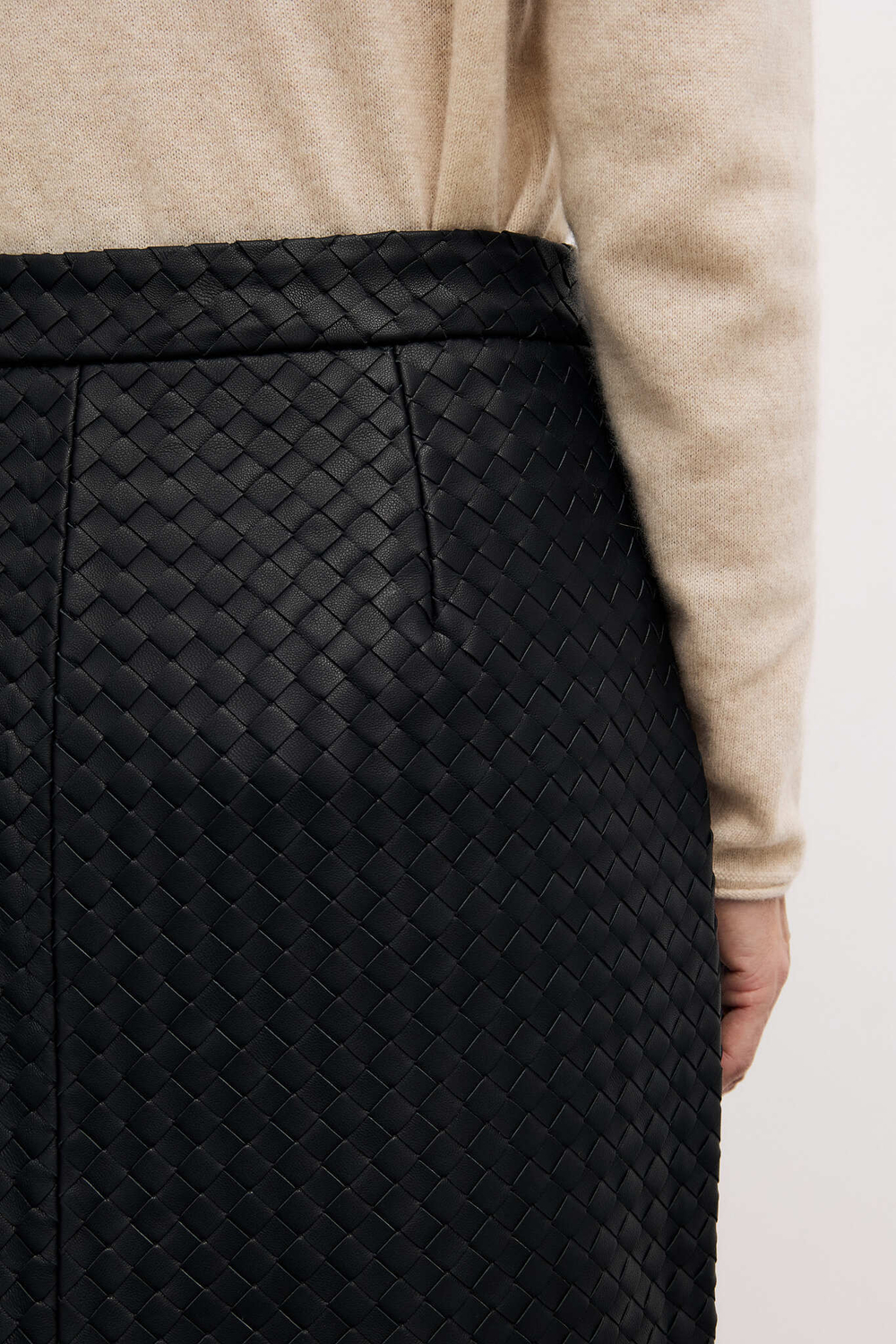 Skirt black color (wicker)